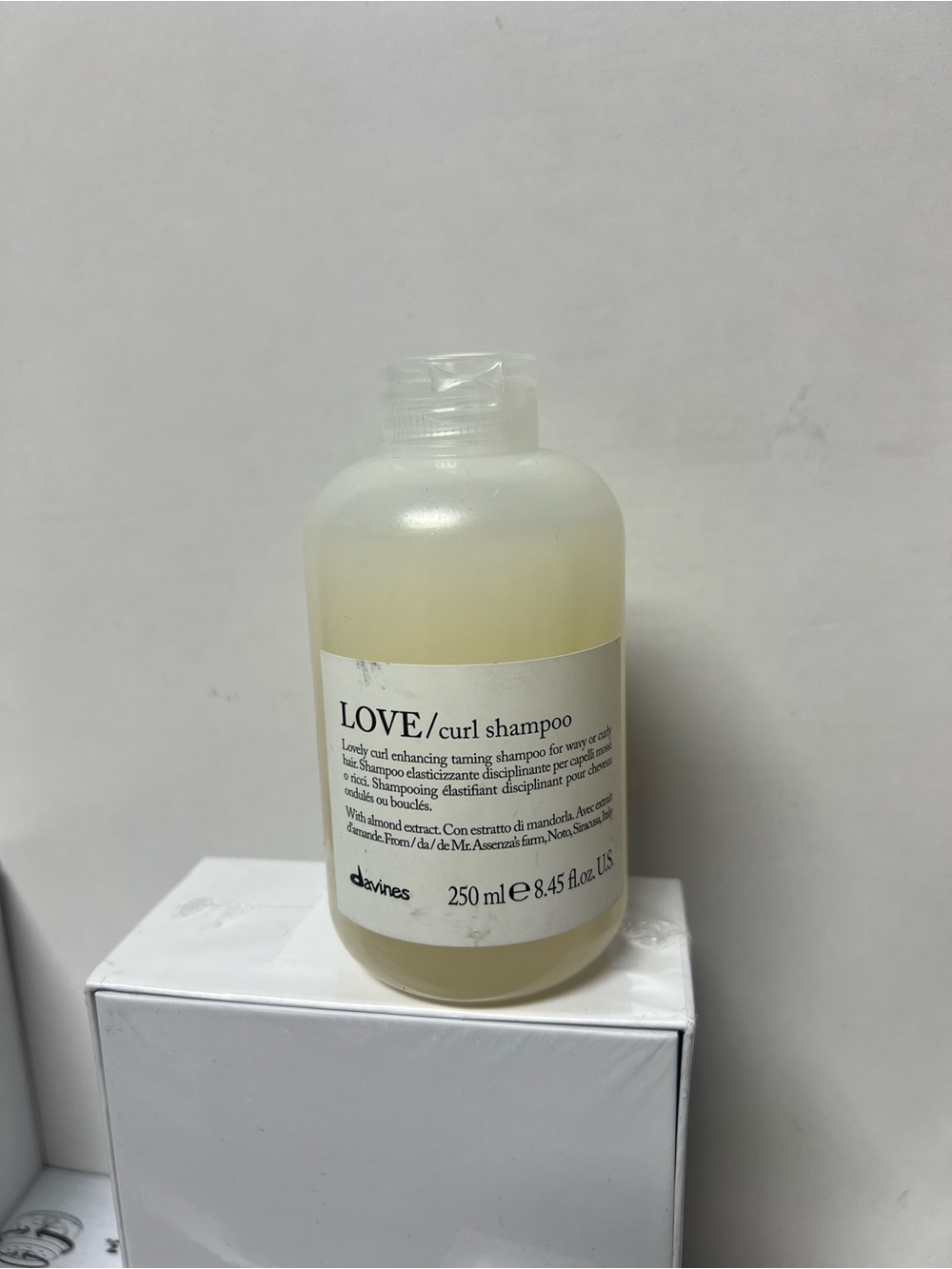 Davines LOVE / Curl Shampoo 250 ml 8.45 oz Curl Enhancing for Wavy & Curly Hair